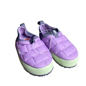 North Face 11 kids thermoball traction slippers